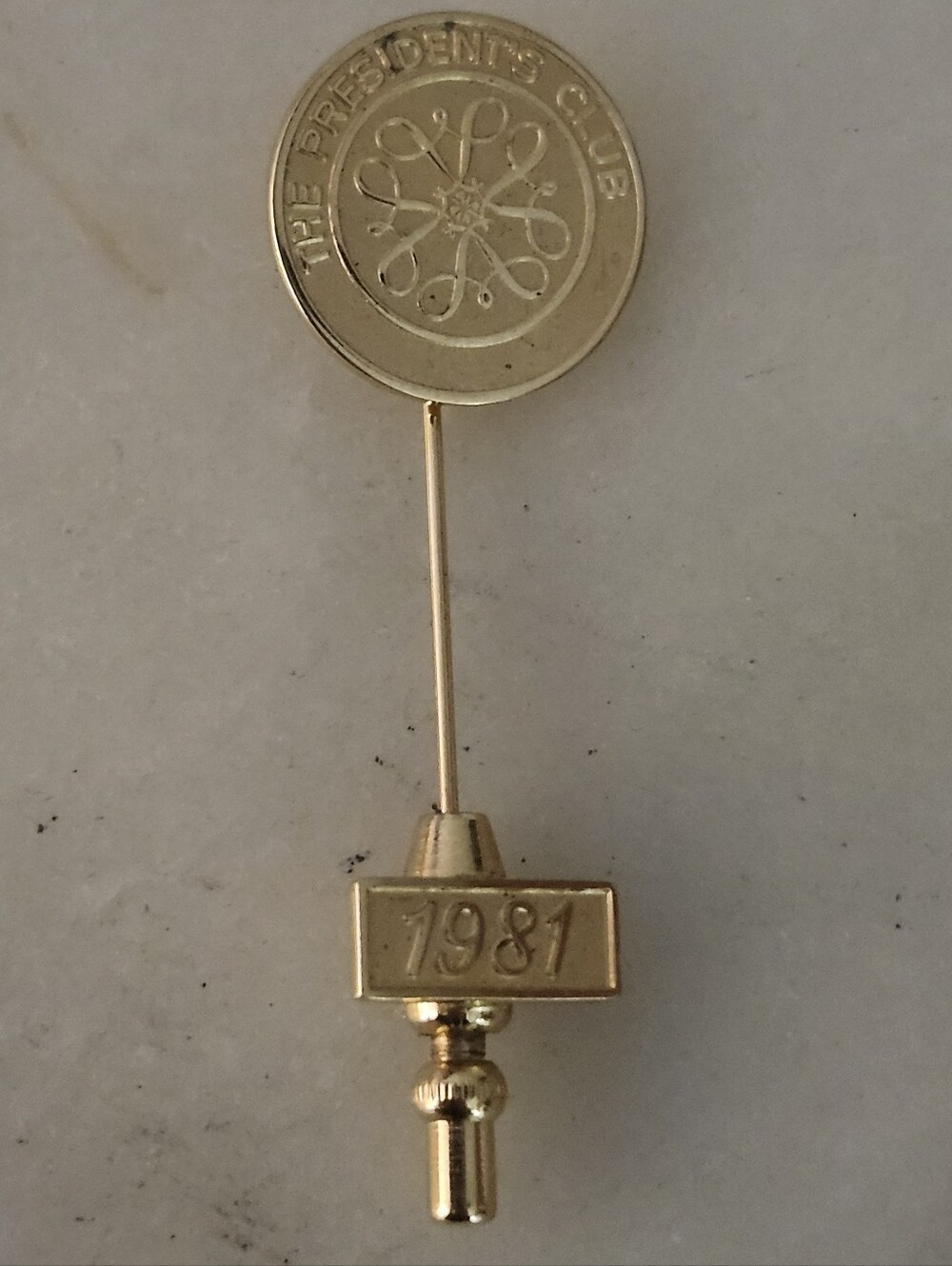Vtg 1981 Avon Gold Tone Presidents Club Stick Pin